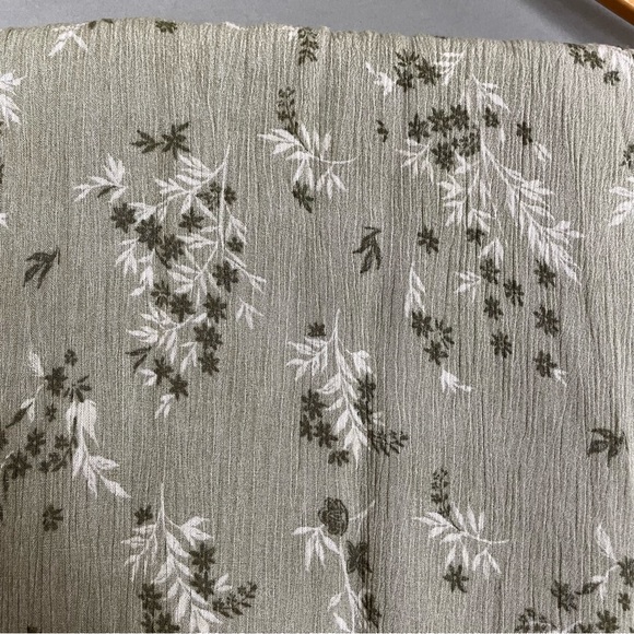 Crinkly Fabric Floral 6‎ yards Muted Grayish Green Apparel Sewing Leafy Pattern - Picture 1 of 5